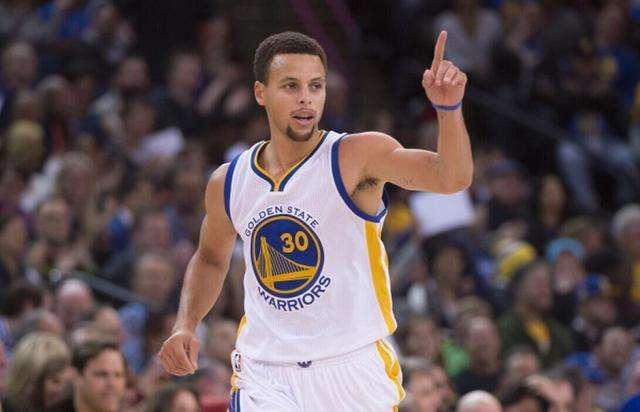  库里里程碑三分达成勇士惜败雷霆遭遇两连败打击