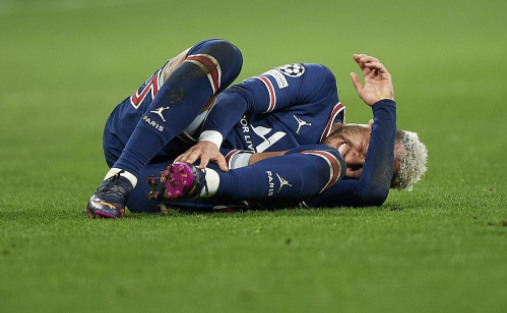  里尔后防大将韧带撕裂，预计将缺席两个月赛事  